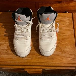 Men gently used sneakers